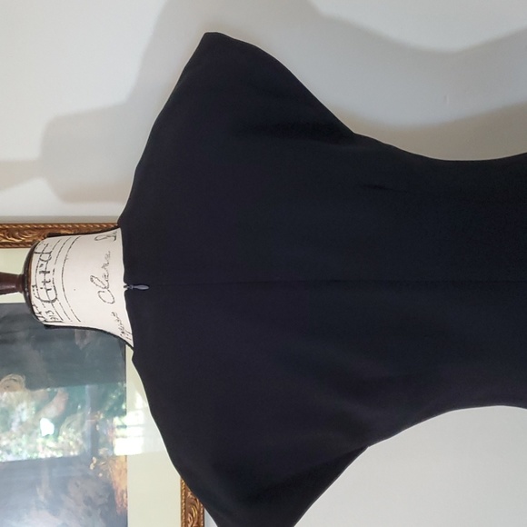 Kasper LBD with flared shoulders - Picture 5 of 9